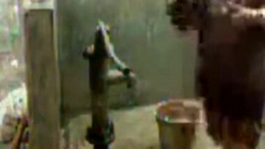 bbw indian bhabhi takinghower from pump