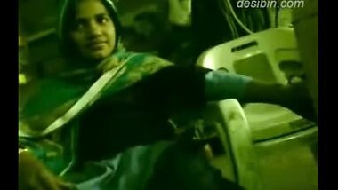 Pakistani Girl Saima Exposed Her Boobs