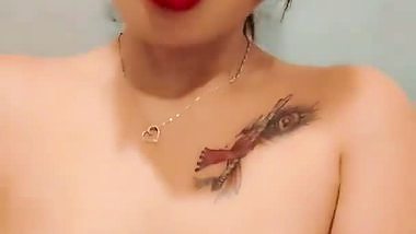 Indian nude milf shows her big boob and pussy on camera