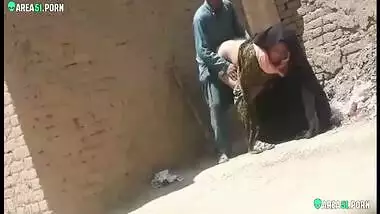 Hidden cam Pakistani dehati outdoor sex leaked online