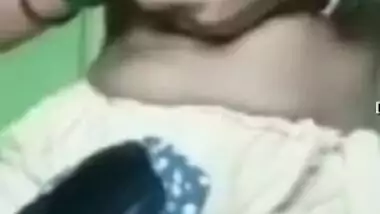 Indian aunty takes off bra to brag about XXX fruits on the camera
