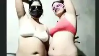 Two Bhabis on Stripchat Show Ass