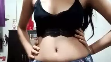 Today Exclusive- Sexy Figure Desi Girl Showing Her Boobs And Pussy