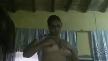 Very cute village bhabi showing her big boobs on mobile cam