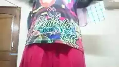 Tamil ponnu dressing after nude body showing MMS