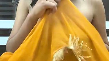 Hot Desi in Salwar Fingering her pussy