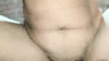 Stretch marked housewife Sowmya loves boobs job before penetration