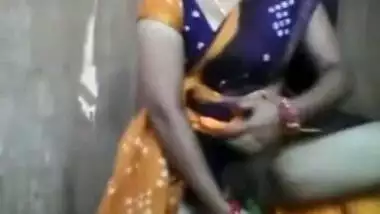 Desi hot housewife fucking by cucumber