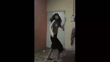 Pakistani teen girl exposed boobs in private mujra