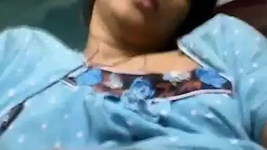Desi Famous Bank Employee personal videos leaked -6