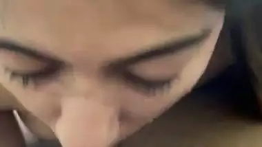 Sexy nude babe gives a desi blowjob to her guy