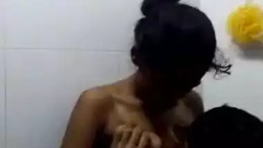Sexy Tamil College Girl’s MMS With Classmate In Restroom