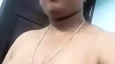 Busty hot Mallu flaunt her big boobs on cam