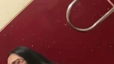 Chubby girl gives an outdoor blowjob in a cinema theatre