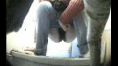 pissing