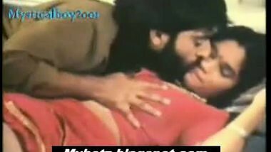 Very sexy mallu girl saree lifted