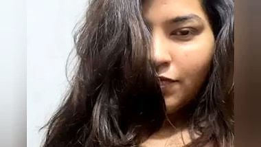 Seductive Indian girl topless big boobs showing selfie