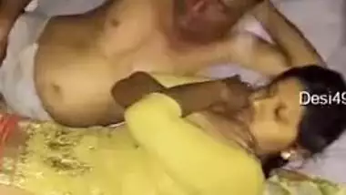 Stepfather offers Desi babe in yellow sari to touch his cock