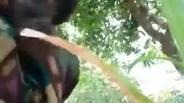 Telugu wife showing her ass and pussy outdoors