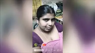 Desi BBW with XXX decollete looks provocatively during selfie sex clip