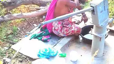 Village bhabi bathing open