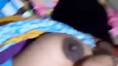 Bhabhi Showing Her Boobs New Leaked MMS