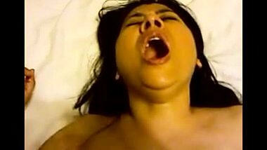 Mallu desi bhabhi clean shaved pussy fingered very deep for cum