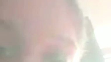 Slim married Tamil wife sharp boobs showing viral MMS