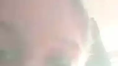 Slim married Tamil wife sharp boobs showing viral MMS