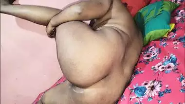 Indian girl cum show with dildo