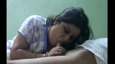Indian aunty given hot blowjob session to her lover