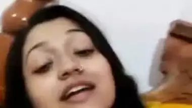 Smiling girlfriend nude viral video call sex