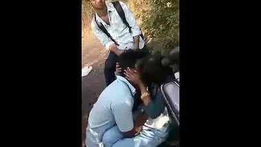 College students giving a kiss outdoor desi mms sex scandal Hindi