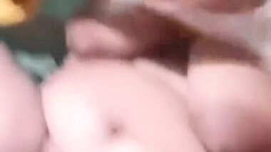 Bangladeshi Bhabhi Showing Her Plump Pussy On Cam