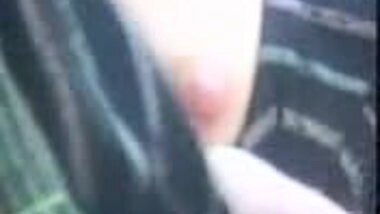 HOT REAL PAKI TEEN HINA INSIDE CAR SHOWING HER ASSETS TO BF