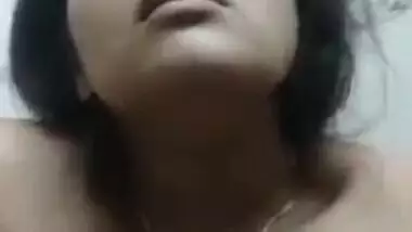 Tamil Slut Bhabhi Masturebating in Bathroom