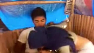 Indian scandal tape of a woman giving oral sex 