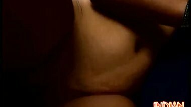 Indian Babe Gets Facial In A 3some