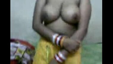 Big boobs desi aunty stripping in front of lover