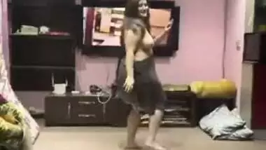 Big-boobed Desi XXX girl dancing nude striptease on camera