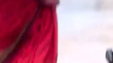 aunty in red saree