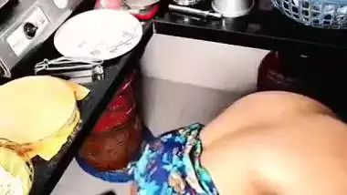 Desi Aunty Fucked in Kitchen