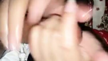 Cute Pakistani milf give hand-job and cumshot...