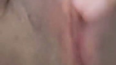 Indian babe rubs slutty cunt before work