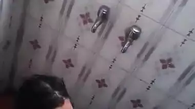 Bangladeshi couple bathroom sex MMS