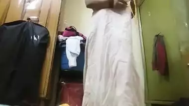 Indian woman takes yellow dress of and demonstrates sex parts on XXX cam
