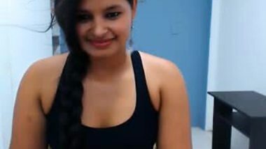 Indian Girl showing her Sexy Big Butt
