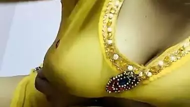 desi sexy bhabhi boobs pressing