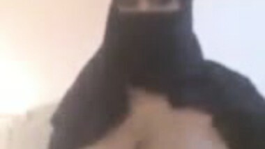 Naughty Muslim Woman Huge Boobs showing