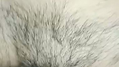 A guy fucks his GF’s pussy in the Hindi sexy bf video